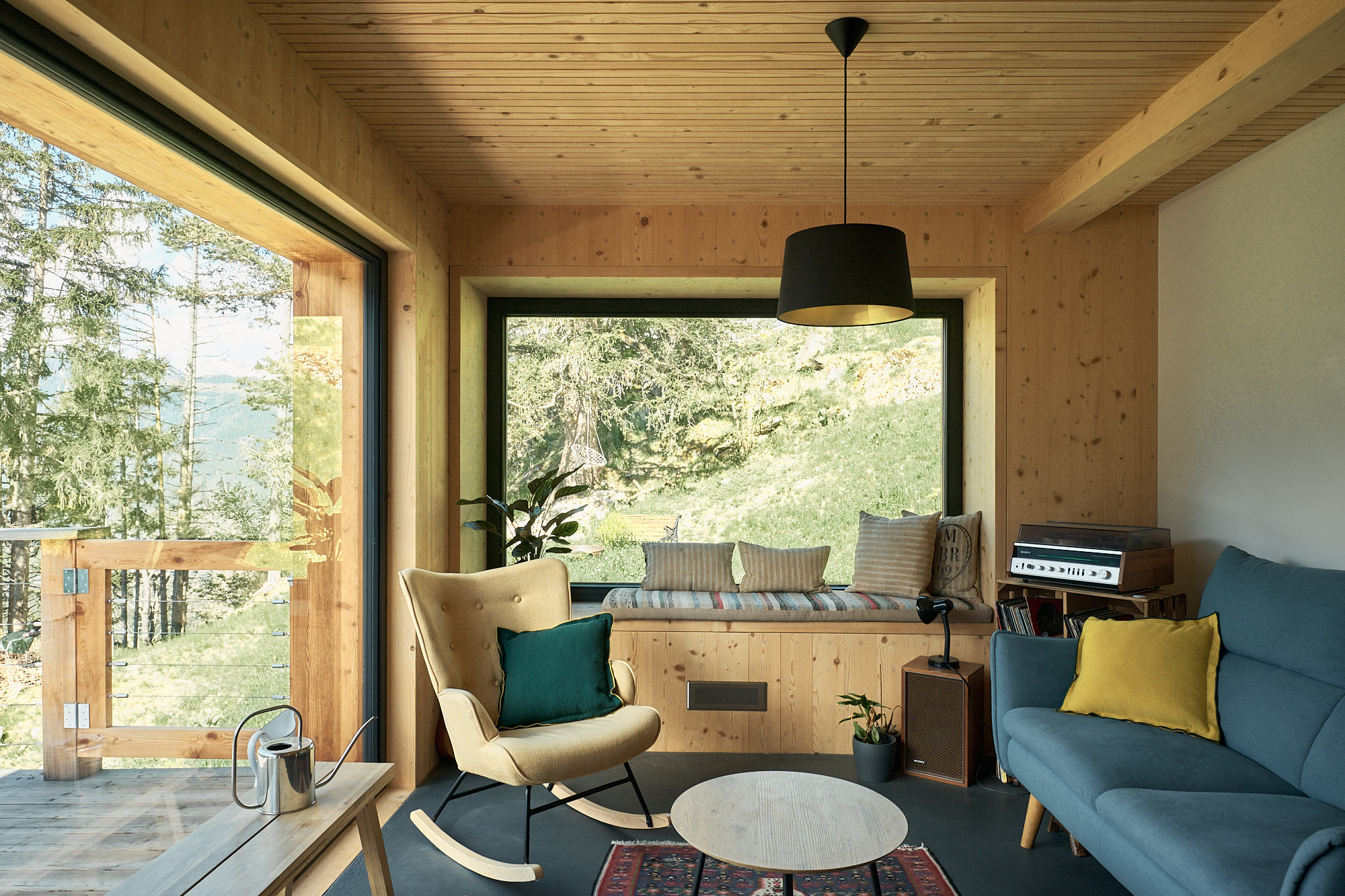 Maison positive écologique construite en bois massif